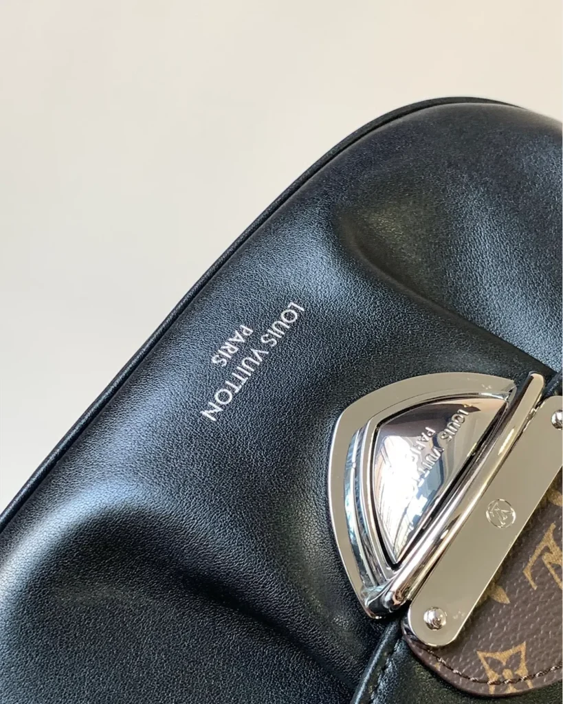 Black Gathered Flap Shoulder Bag — clasp view