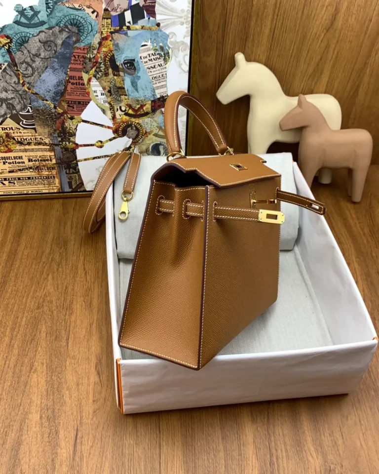 Kelly-Inspired 25 Gold Tan Structured Bag, side profile