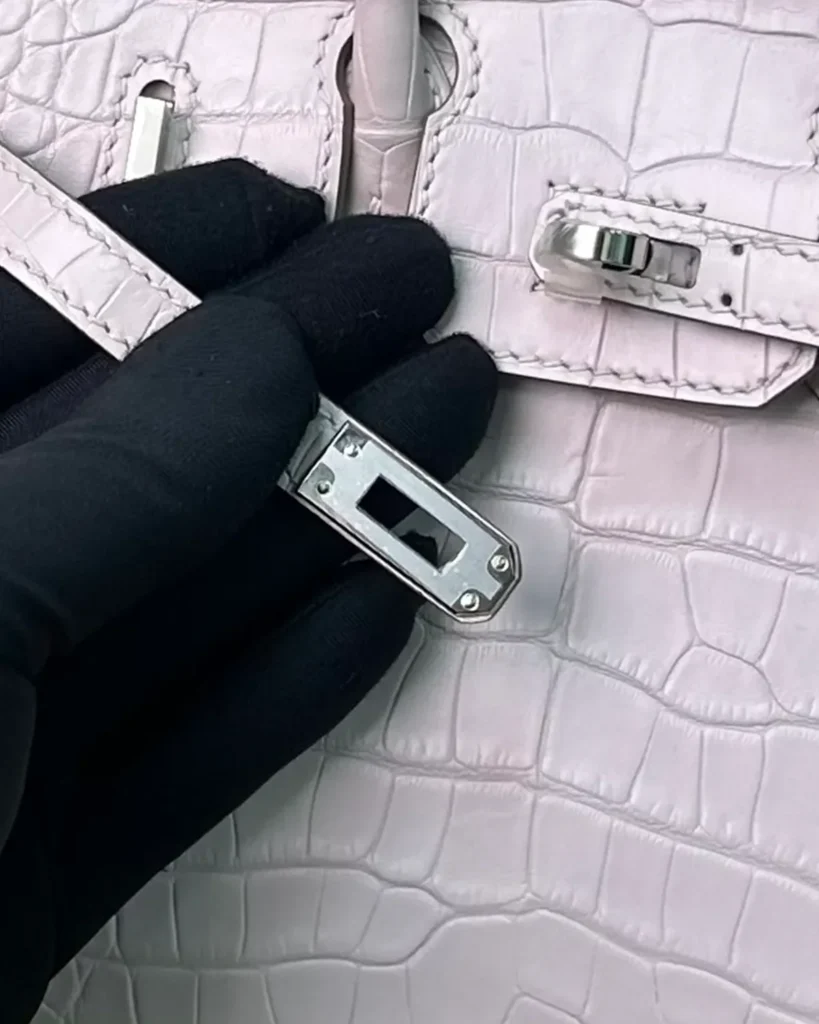 Pale Mauve Scale-Texture Top-Handle Bag — hardware view