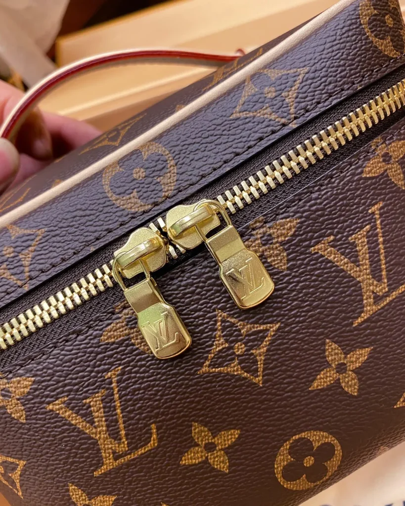 Brown Monogram Top Handle Vanity Case — zipper view