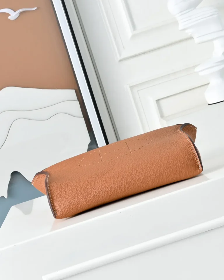 Videpoches-Inspired Tan Structured Crossbody Pouch, base profile