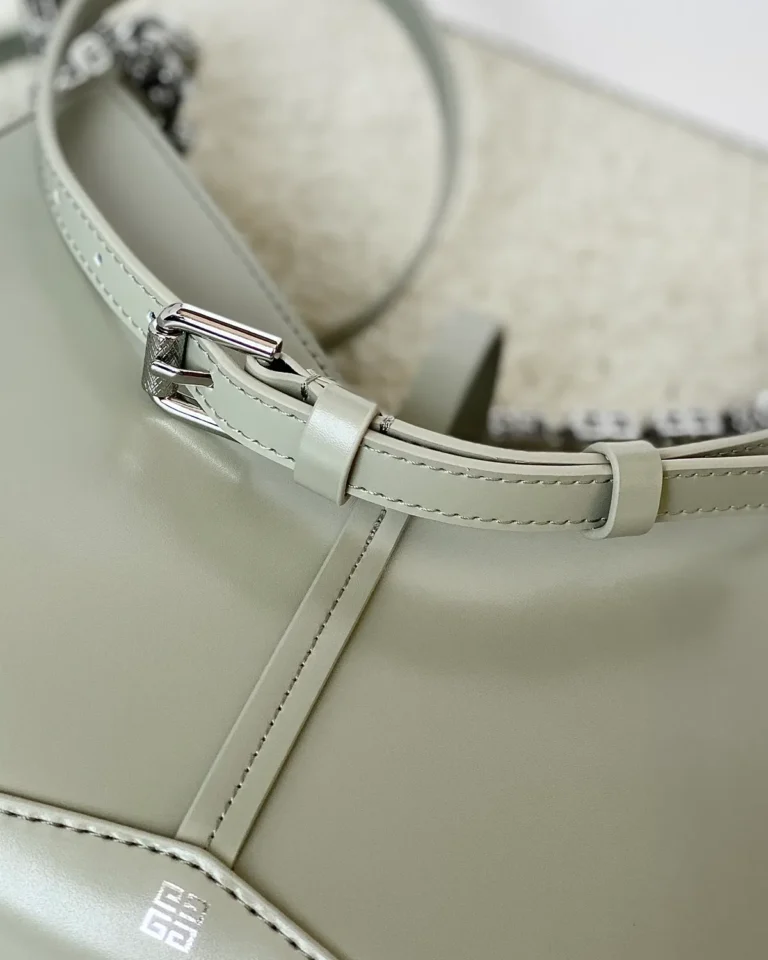 Pale Green V-Top Chain Shoulder Bag — strap detail