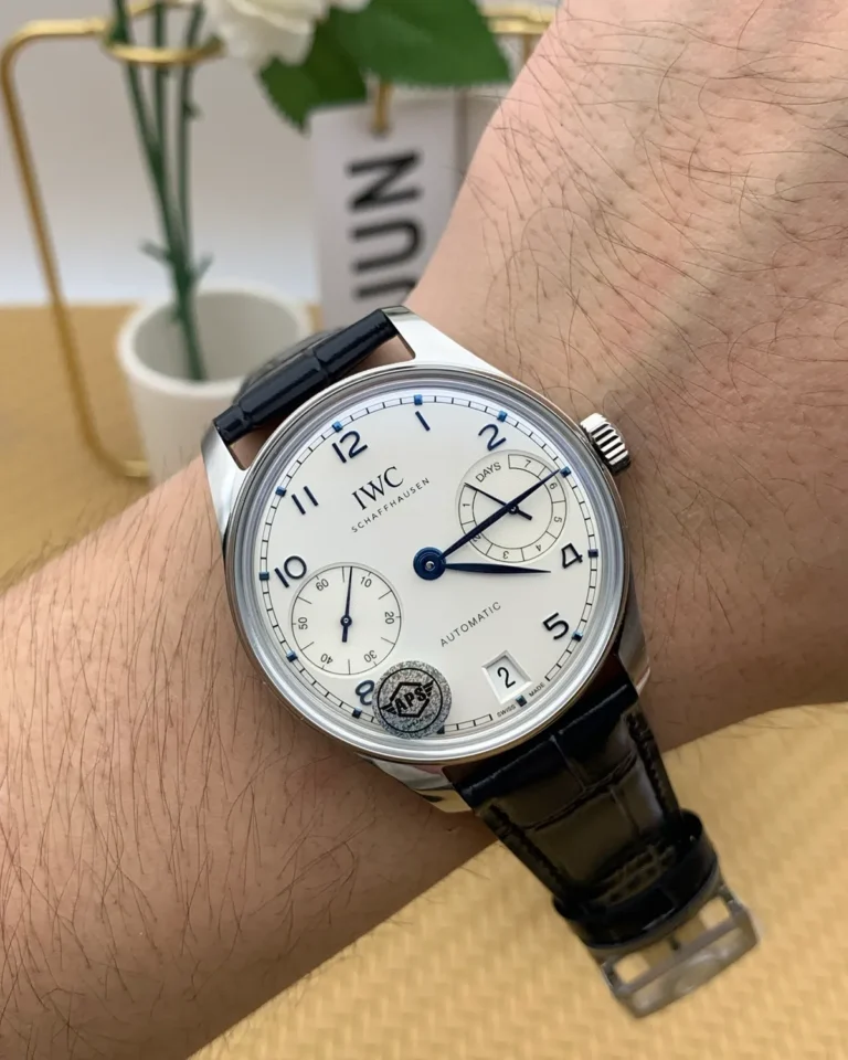 The Heritage Maritime Executive – Silver & Blue Leather