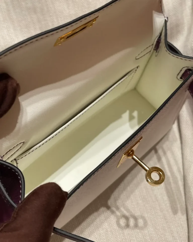 Kelly-Inspired 25 Craie and Rose Pourpre Bag, interior view
