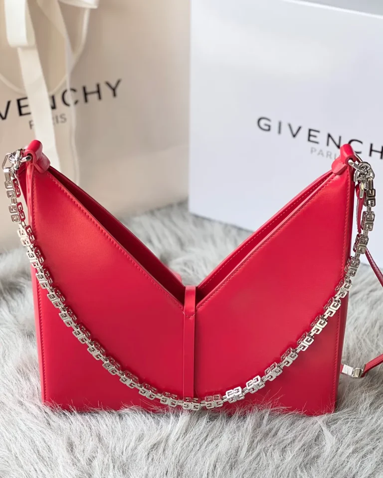 Red V-Top Chain Shoulder Bag — angled front