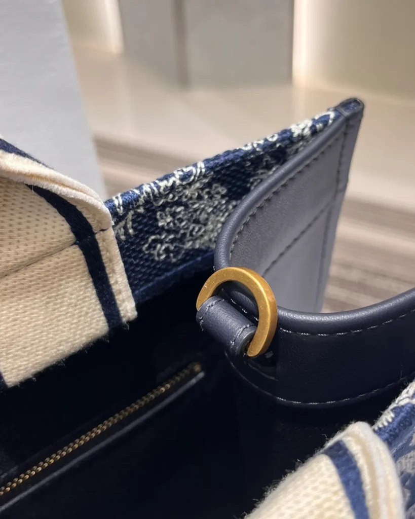 Navy and Cream Wildlife Tote — handle detail view