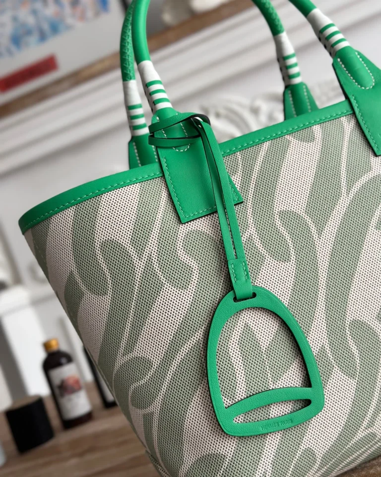Steeple-Inspired 25 Green Patterned Canvas Tote, pendant detail view