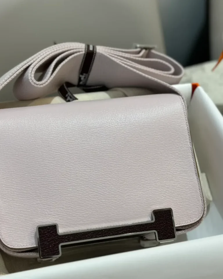 Pale Mauve geta-inspired box bag, front angle view