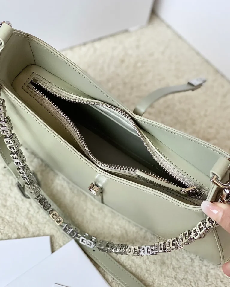 Pale Green V-Top Chain Shoulder Bag — interior