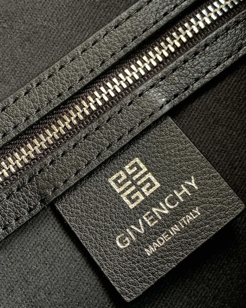Black Red-Strap Buckle Shoulder Bag — label detail