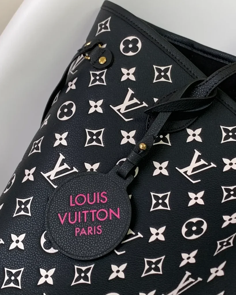 Black and White Monogram-Style Tote — hanging tag detail view