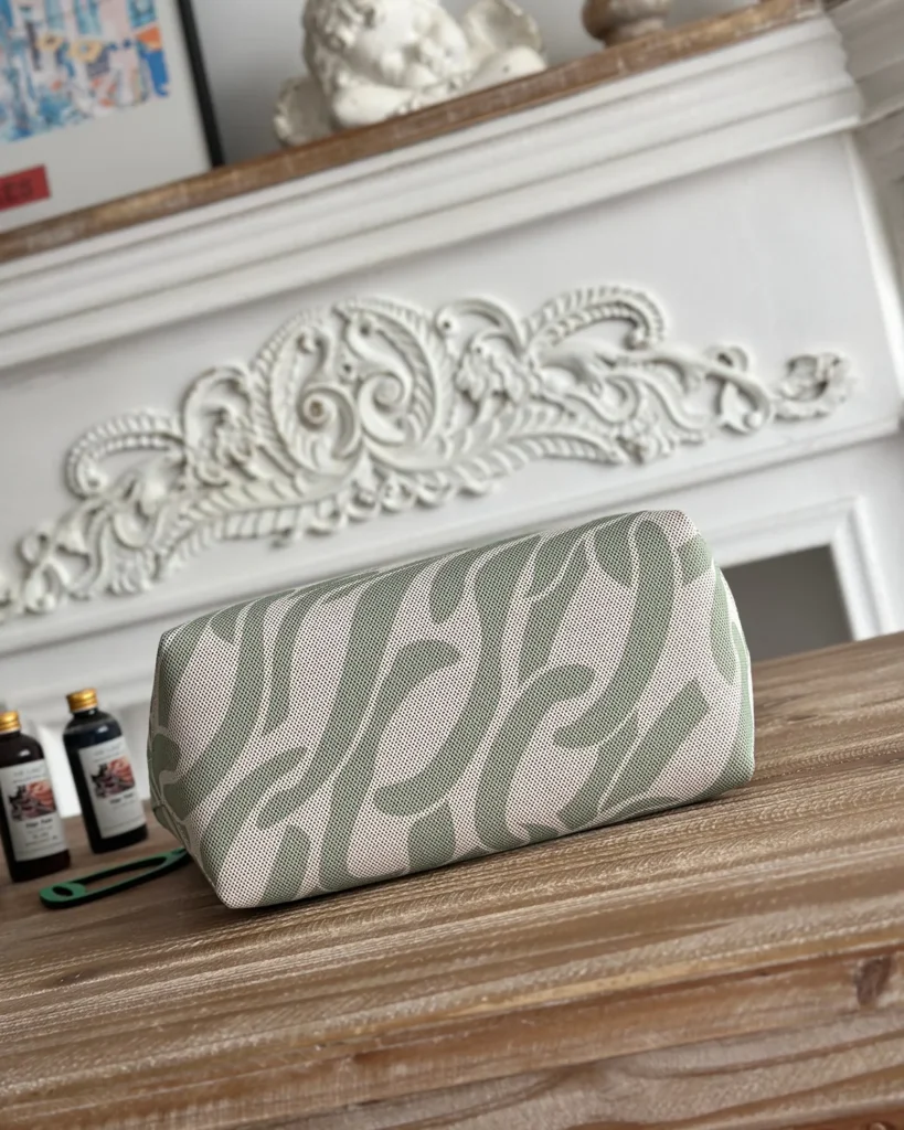 Steeple-Inspired 25 Green Patterned Canvas Tote, base view