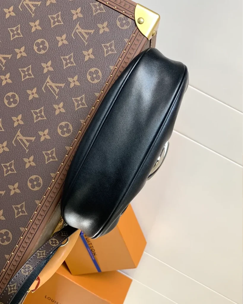 Black Gathered Flap Shoulder Bag — base view