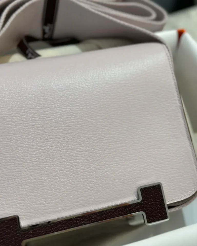Pale Mauve geta-inspired box bag, texture detail view