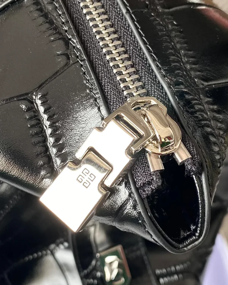 Black Scale-Pattern Padlock Handbag — zipper detail