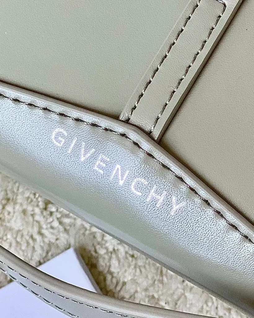 Pale Green V-Top Chain Shoulder Bag — logo detail