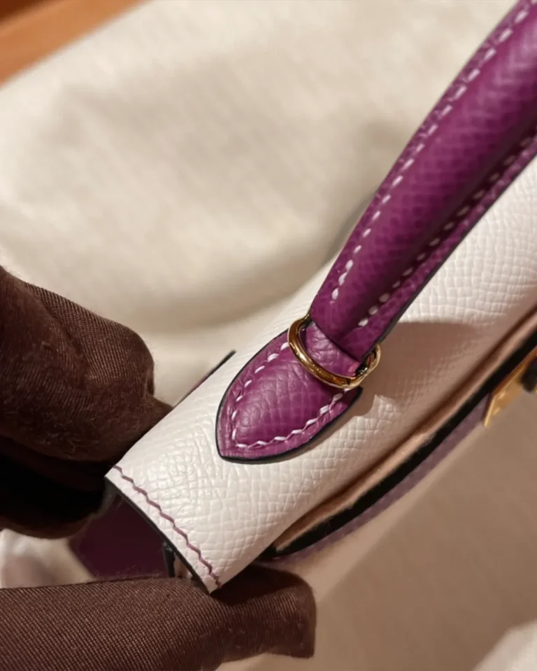 Kelly-Inspired 25 Craie and Rose Pourpre Bag, handle base view