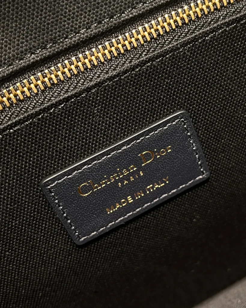 Navy and Cream Wildlife Tote — zipper detail view