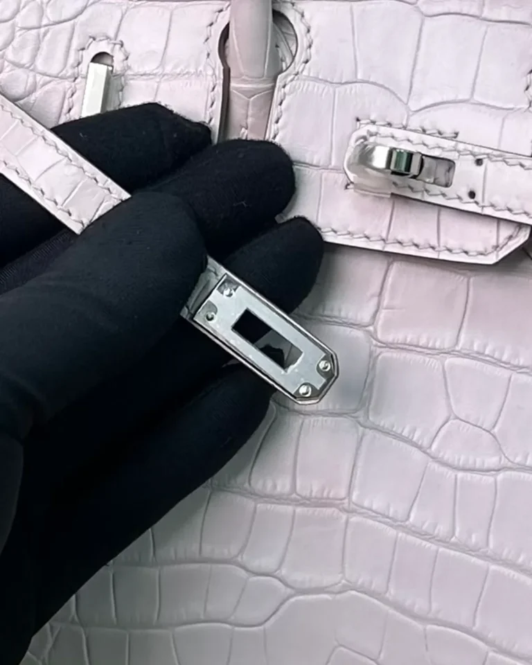Pale Mauve Scale-Texture Top-Handle Bag — hardware view