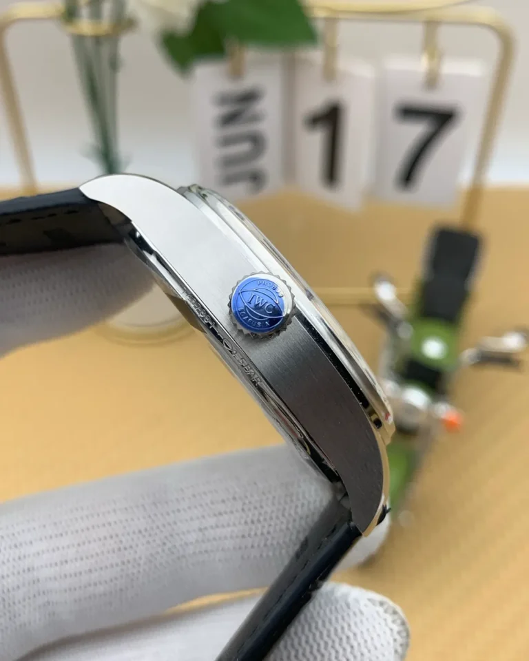 The Heritage Maritime Executive – Silver & Blue Leather